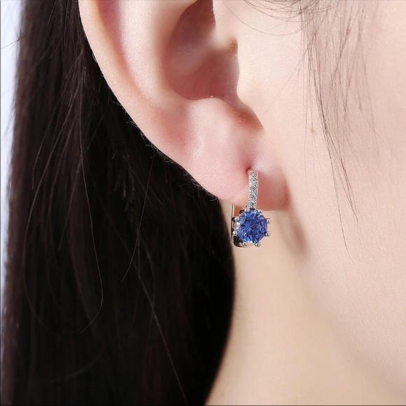 New 18K Gold Plated Blue white Zircon Stud Earring - Picture 3 of 3